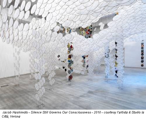 Jacob Hashimoto - Silence Still Governs Our Consciousness - 2010 - courtesy l’artista & Studio la Città, Verona