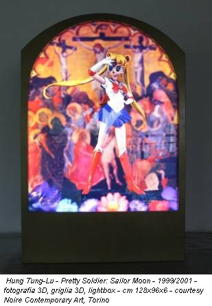 Hung Tung-Lu - Pretty Soldier: Sailor Moon - 1999/2001 - fotografia 3D, griglia 3D, lightbox - cm 128x96x6 - courtesy Noire Contemporary Art, Torino