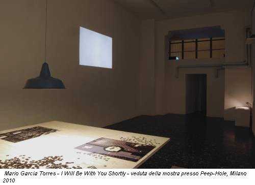 Mario Garcia Torres - I Will Be With You Shortly - veduta della mostra presso Peep-Hole, Milano 2010