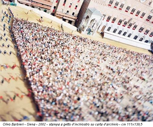 Olivo Barbieri - Siena - 2002 - stampa a getto d’inchiostro su carta d’archivio - cm 111x139,5