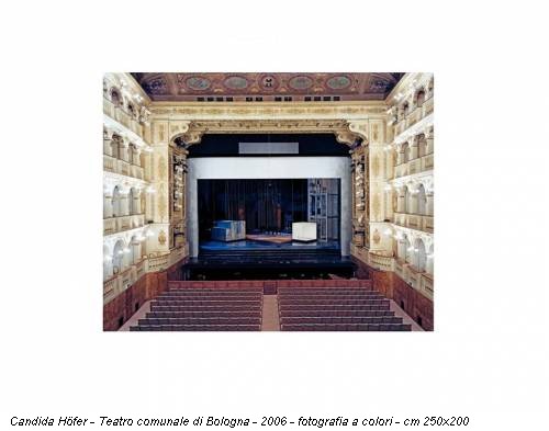 Candida Höfer - Teatro comunale di Bologna - 2006 - fotografia a colori - cm 250x200