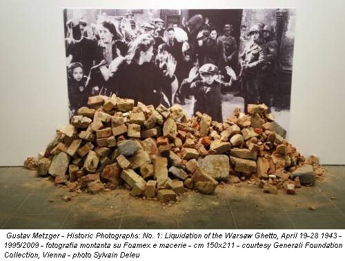 Gustav Metzger - Historic Photographs: No. 1: Liquidation of the Warsaw Ghetto, April 19-28 1943 - 1995/2009 - fotografia montanta su Foamex e macerie - cm 150x211 - courtesy Generali Foundation Collection, Vienna - photo Sylvain Deleu