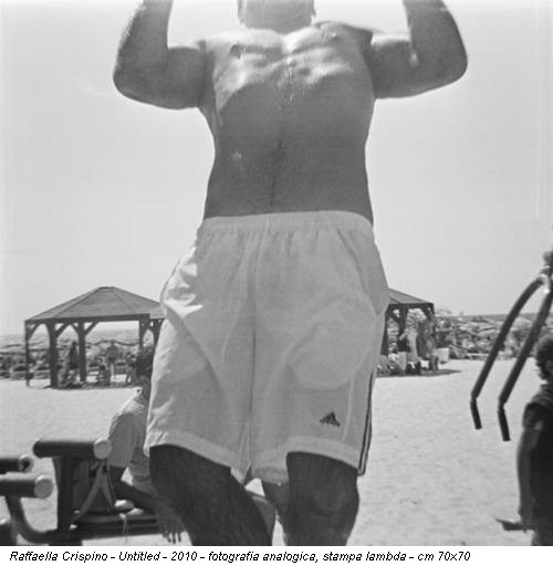 Raffaella Crispino - Untitled - 2010 - fotografia analogica, stampa lambda - cm 70x70