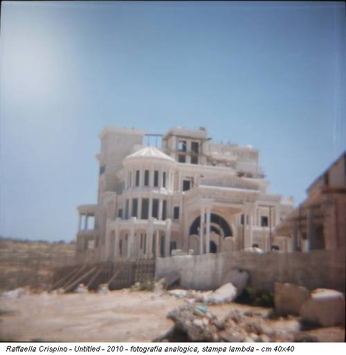Raffaella Crispino - Untitled - 2010 - fotografia analogica, stampa lambda - cm 40x40
