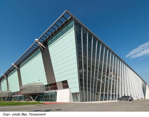 Oval - photo Max Tomasinelli