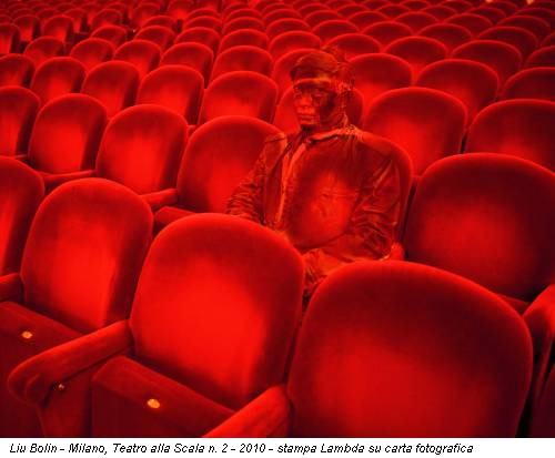 Liu Bolin - Milano, Teatro alla Scala n. 2 - 2010 - stampa Lambda su carta fotografica