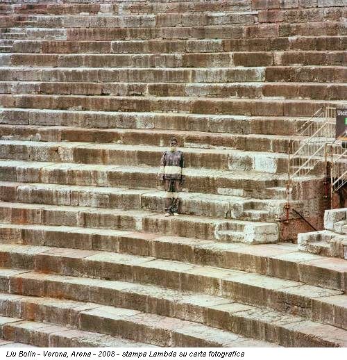 Liu Bolin - Verona, Arena - 2008 - stampa Lambda su carta fotografica
