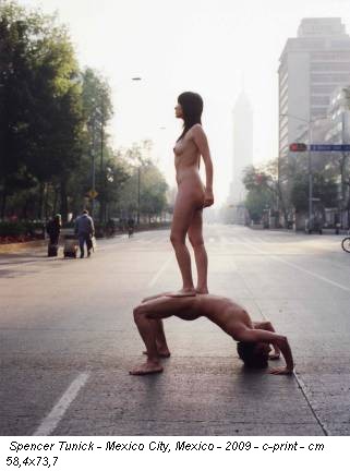 Spencer Tunick - Mexico City, Mexico - 2009 - c-print - cm 58,4x73,7