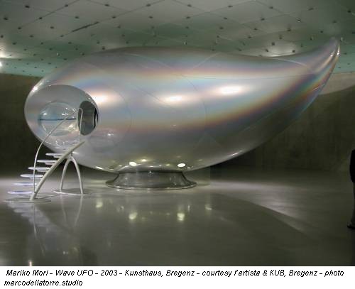 Mariko Mori - Wave UFO - 2003 - Kunsthaus, Bregenz - courtesy l’artista & KUB, Bregenz - photo marcodellatorre.studio