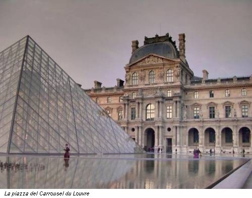 La piazza del Carrousel du Louvre