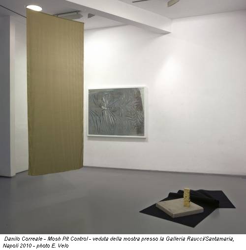 Danilo Correale - Mosh Pit Control - veduta della mostra presso la Galleria Raucci/Santamaria, Napoli 2010 - photo E. Velo