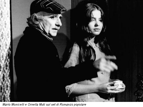 Mario Monicelli e Ornella Muti sul set di Romanzo popolare