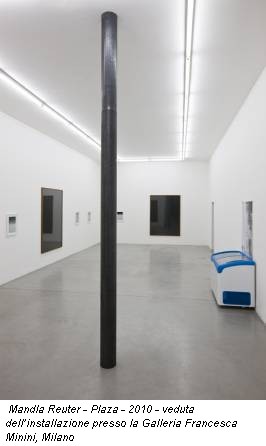 Mandla Reuter - Plaza - 2010 - veduta dell’installazione presso la Galleria Francesca Minini, Milano