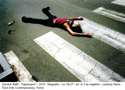 Daniele Ratti - Trapassare? - 2010 - fotografia - cm 18x27 - ed. di 3 da negativo - courtesy Paolo Tonin Arte Contemporanea, Torino