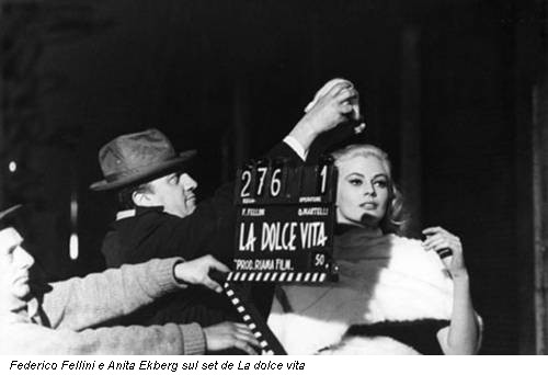 Federico Fellini e Anita Ekberg sul set de La dolce vita
