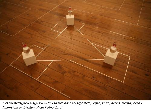 Orazio Battaglia - Magick - 2011 - nastro adesivo argentato, legno, vetro, acqua marina, cera - dimensioni ambiente - photo Fabio Sgroi