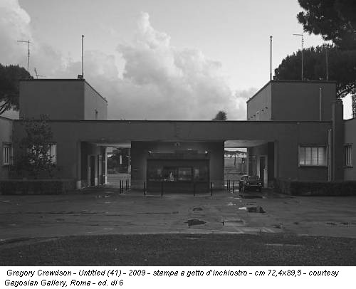 Gregory Crewdson - Untitled (41) - 2009 - stampa a getto d’inchiostro - cm 72,4x89,5 - courtesy Gagosian Gallery, Roma - ed. di 6