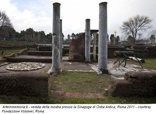 Arteinmemoria 6 - veduta della mostra presso la Sinagoga di Ostia Antica, Roma 2011 - courtesy Fondazione Volume!, Roma
