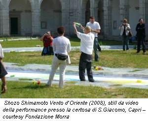 Shozo Shimamoto Vento d’Oriente (2008), still da video della performance presso la certosa di S.Giacomo, Capri – courtesy Fondazione Morra