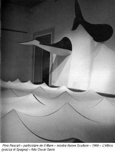 Pino Pascali – particolare de Il Mare – mostra Nuove Sculture – 1966 – L’Attico (piazza di Spagna) – foto Oscar Savio