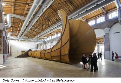 Dirty Corner di Anish photo Andrea MelziKapoor