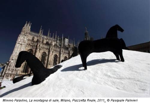 Mimmo Paladino, La montagna di sale, Milano, Piazzetta Reale, 2011_ &copy; Pasquale Palmieri