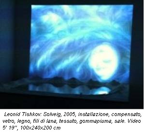 Leonid Tishkov: Solveig, 2005, installazione, compensato, vetro, legno, fili di lana, tessuto, gommapiuma, sale. Video 5’ 19’’, 100x240x200 cm