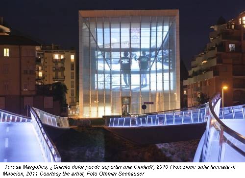 Teresa Margolles, ¿Cuanto dolor puede soportar una Ciudad?, 2010 Proiezione sulla facciata di Museion, 2011 Courtesy the artist, Foto Othmar Seehauser