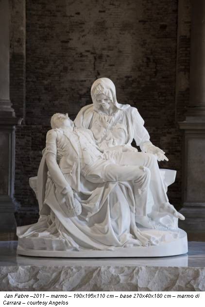 Jan Fabre –2011 – marmo – 190x195x110 cm – base 270x40x180 cm – marmo di Carrara – courtesy Angelos