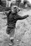 Dal 10 aprile 2000 al 21 maggio 2000 | Infanzia romena in fotografia per beneficanza | Guarene d’Alba: Palazzo Re Rebaudengo