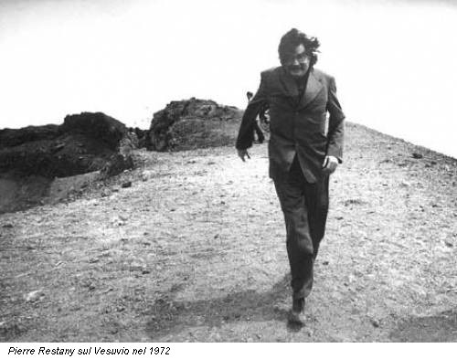 Pierre Restany sul Vesuvio nel 1972