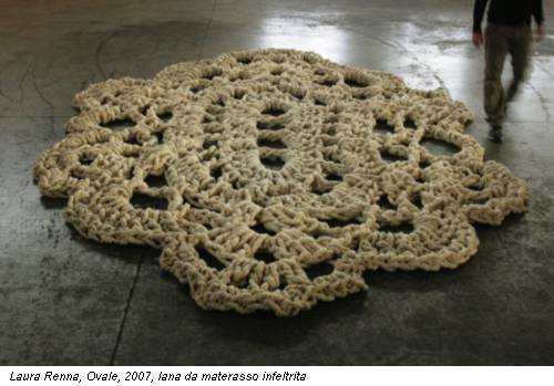 Laura Renna, Ovale, 2007, lana da materasso infeltrita