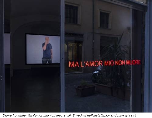 Claire Fontaine, Ma l’amor mio non muore, 2012, veduta dell'installazione. Courtesy T293