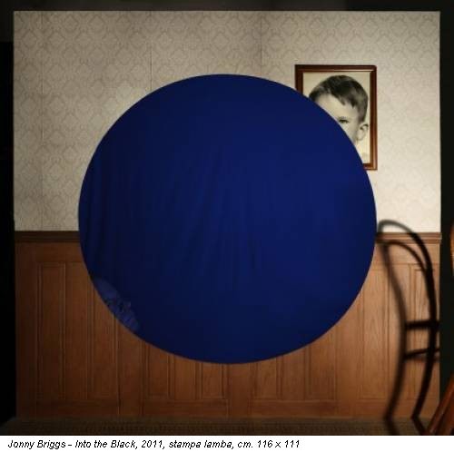 Jonny Briggs - Into the Black, 2011, stampa lamba, cm. 116 x 111