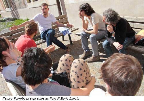 Remco Torenbosh e gli studenti. Foto di Maria Zanchi