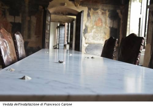 Veduta dell'installazione di Francesco Carone