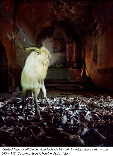 Greta Alfaro - Fall On Us, And Hide Us #2 - 2011 - fotografia a colori - cm 145 x 112. Courtesy Spazio Vault e dell'artista