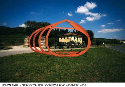 Alberto Burri, Grande Ferro, 1986, all'esterno della Collezione Celle