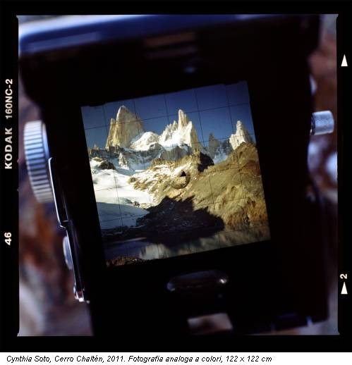 Cynthia Soto, Cerro Chaltén, 2011. Fotografia analoga a colori, 122 x 122 cm