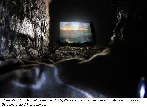 Steve Piccolo - Michael's Fire - 2012 - lightbox con suoni. Cannoniera San Giacomo, Città Alta, Bergamo. Foto © Maria Zanchi