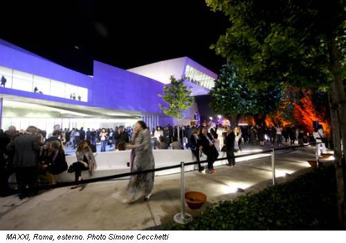 MAXXI, Roma, esterno. Photo Simone Cecchetti