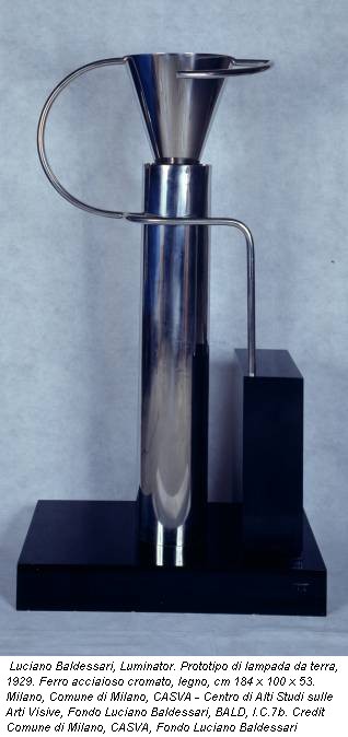 Luciano Baldessari, Luminator. Prototipo di lampada da terra, 1929. Ferro acciaioso cromato, legno, cm 184 x 100 x 53. Milano, Comune di Milano, CASVA - Centro di Alti Studi sulle Arti Visive, Fondo Luciano Baldessari, BALD, I.C.7b. Credit Comune di Milano, CASVA, Fondo Luciano Baldessari