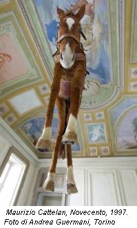 Maurizio Cattelan, Novecento, 1997. Foto di Andrea Guermani, Torino