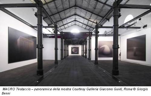 MACRO Testaccio – panoramica della mostra Courtesy Galleria Giacomo Guidi, Roma © Giorgio Benni
