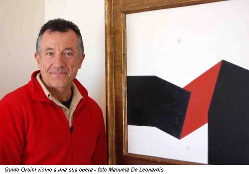 Guido Orsini vicino a una sua opera - foto Manuela De Leonardis