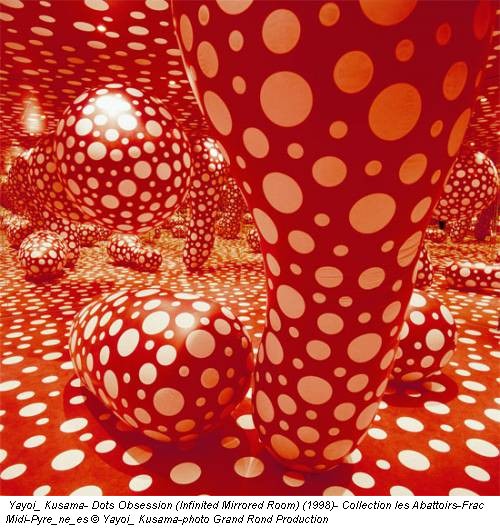 Yayoi_ Kusama- Dots Obsession (Infinited Mirrored Room) (1998)- Collection les Abattoirs-Frac Midi-Pyre_ne_es © Yayoi_ Kusama-photo Grand Rond Production
