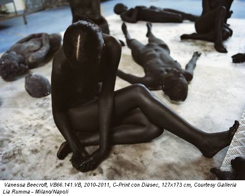 Vanessa Beecroft, VB66.141.VB, 2010-2011, C-Print con Diasec, 127x173 cm, Courtesy Galleria Lia Rumma - Milano/Napoli