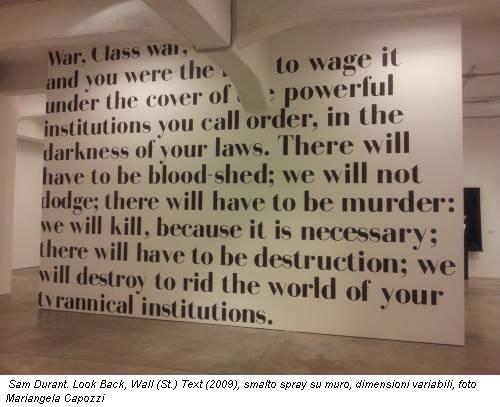 Sam Durant. Look Back, Wall (St.) Text (2009), smalto spray su muro, dimensioni variabili, foto Mariangela Capozzi