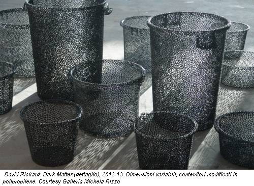 David Rickard: Dark Matter (dettaglio), 2012-13. Dimensioni variabili, contenitori modificati in polipropilene. Courtesy Galleria Michela Rizzo