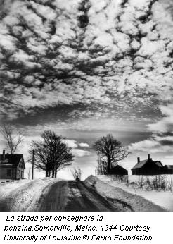 La strada per consegnare la benzina,Somerville, Maine, 1944 Courtesy University of Louisville &copy; Parks Foundation